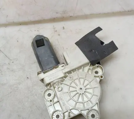 Opel Vectra C Rear door window regulator motor 106365104 20074640 7746003601