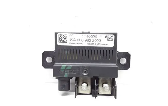 Mercedes-Benz A W176 Charging relay A0009822023