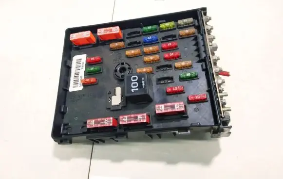 Volkswagen PASSAT B6 Fuse box set 3c0937125 6359-2777
