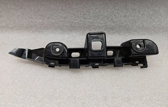 Volkswagen PASSAT B7 Front bumper mounting bracket 3AA807184