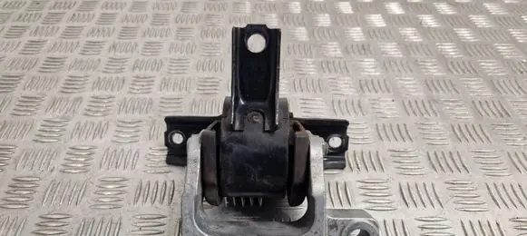 Engine mount bracket