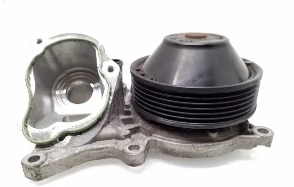 BMW 5 F10 F11 Water pump 781083302