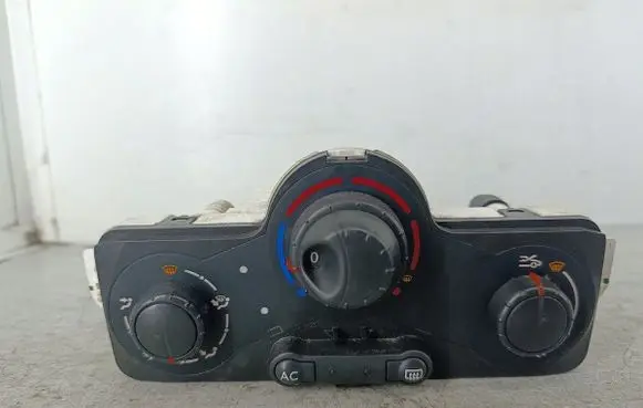 Renault Clio III Climate control/heater control trim 