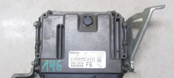 Toyota Avensis T270 Engine control unit/module 0281031797