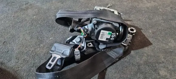Volvo V60 Front seatbelt 39818843