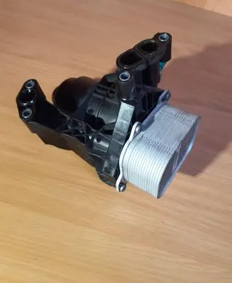 Volkswagen Tiguan Oil filter mounting bracket 03N115389B 03N117021