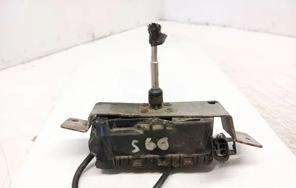 Volvo S60 Headlight wiper motor 8620959