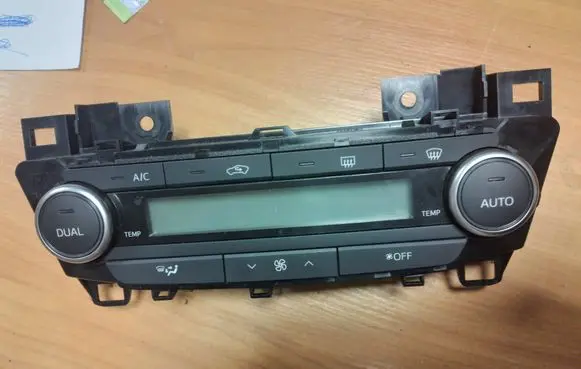 Toyota Avensis T270 Climate control unit