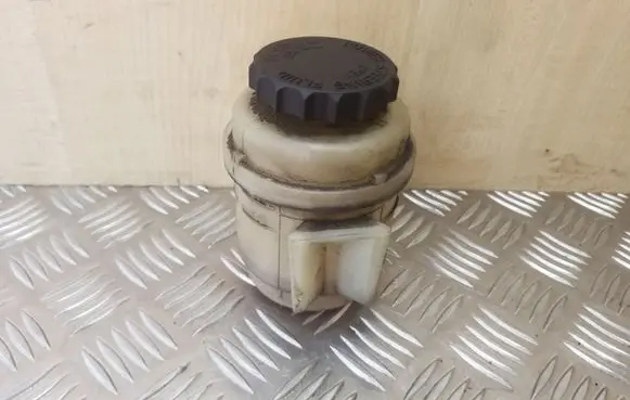 Power steering fluid tank/reservoir