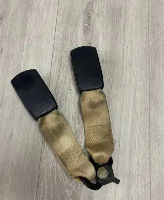 Jaguar XJ X40 Middle seatbelt buckle (rear) 