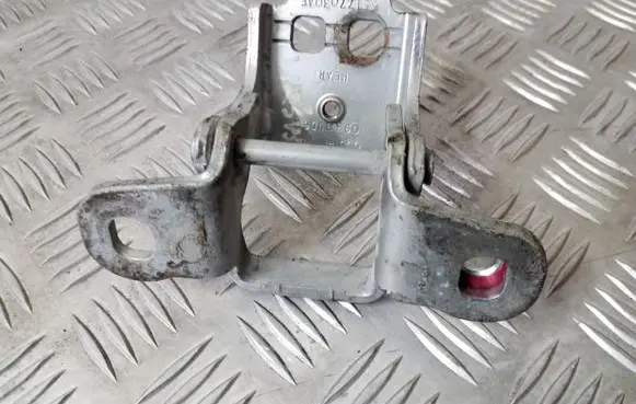 Jeep Cherokee III KJ Rear door upper hinge 55177030AE