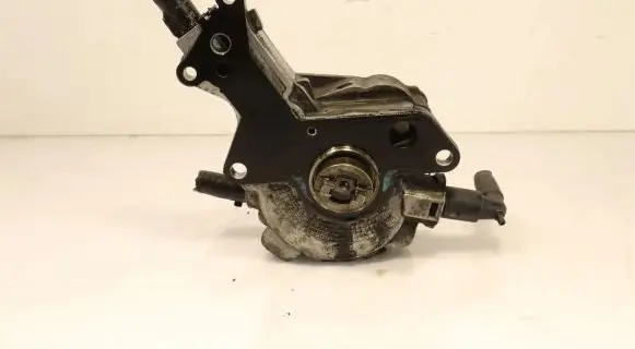 Volkswagen Touran I Vacuum pump