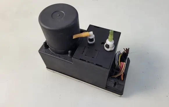 Audi A3 S3 8L Central locking motor 8L0862257E 1007110697