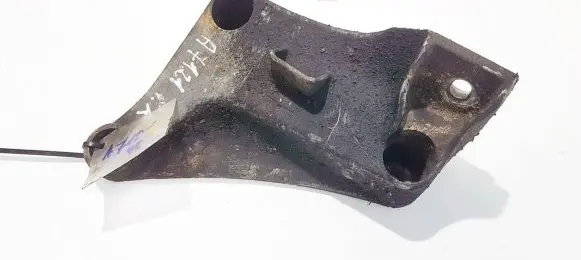 BMW 5 E39 Engine mounting bracket 6750441