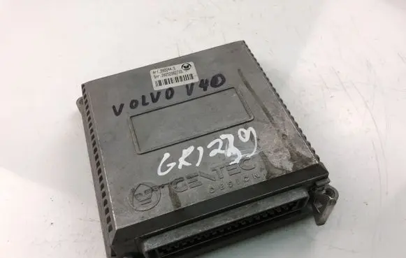 Volvo V40 Engine control unit/module 67R01011022