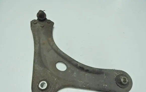 Citroen DS3 Front lower control arm/wishbone