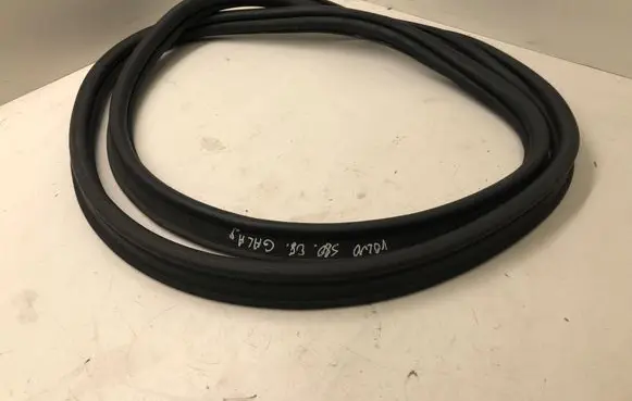Volvo S80 Loading door rubber seal (on body) 