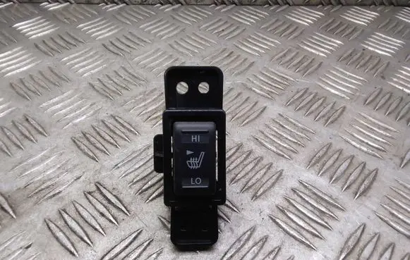 Nissan Leaf I (ZE0) Seat heating switch 689TB3NA0A