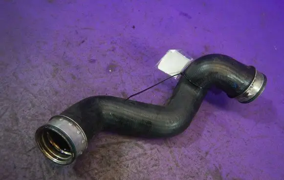 Volkswagen PASSAT B5.5 Intercooler hose/pipe