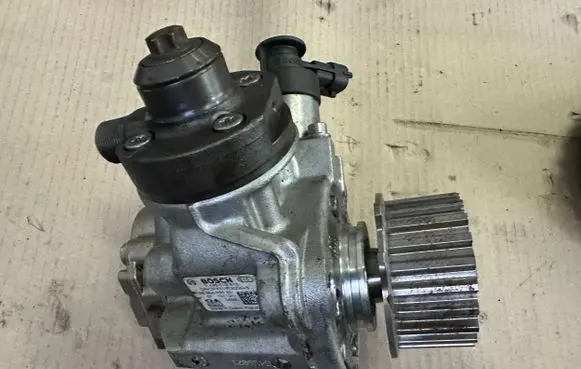 Peugeot Partner Fuel injection high pressure pump 9688499680 0445010516