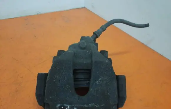 Ford Focus C-MAX Front brake caliper 736278
