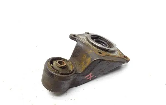 Suzuki Grand Vitara I Rear differential mounting bracket 
