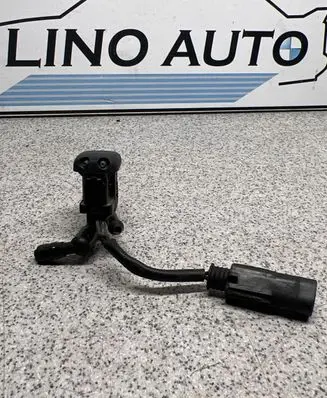 Windshield washer spray nozzle