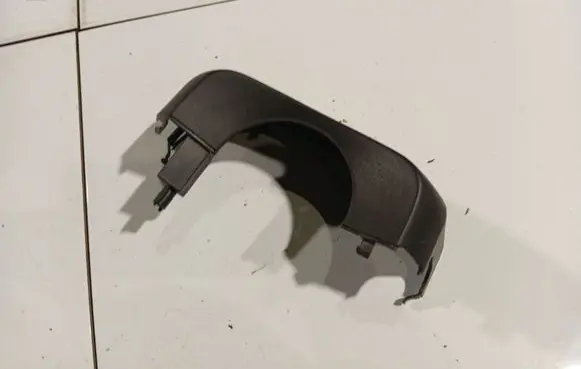 Renault Megane II Steering wheel column trim