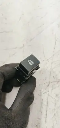 Subaru Outback (BT) Central locking switch button 