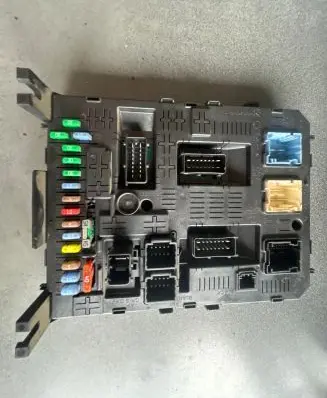 Citroen Berlingo Fuse module 281201906C 28120836 28119246