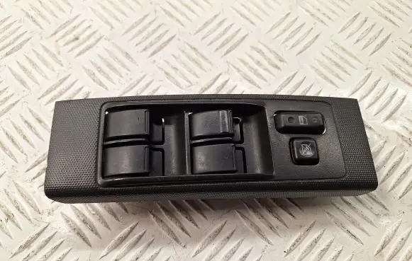 Toyota Corolla Verso AR10 Electric window control switch 848200F030 54355667D