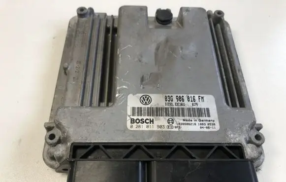 Volkswagen Golf V Engine control unit/module 03G906016FM