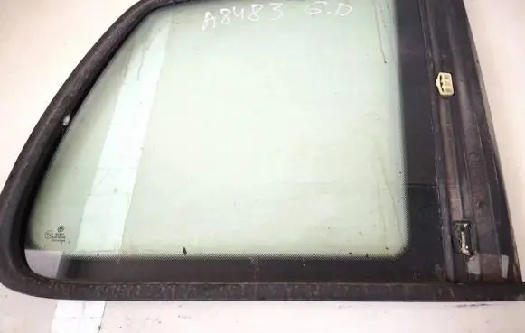 Volkswagen Touran I Rear side window