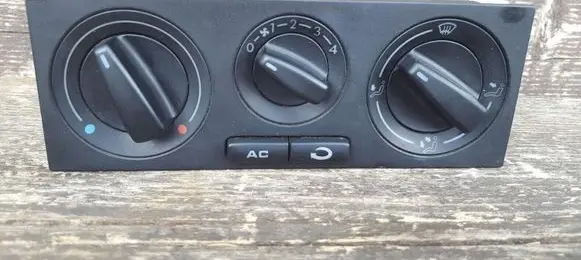 Volkswagen PASSAT B5 Climate control unit 1j0820045g