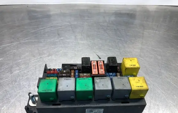 Mercedes-Benz ML W164 Fuse module A1645400672 13532289 S0724260