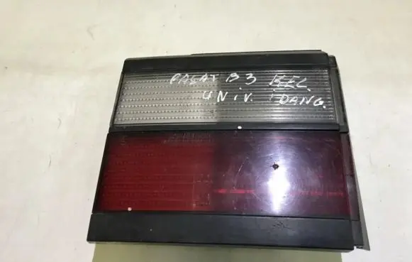 Volkswagen PASSAT B3 Tailgate rear/tail lights 333945107