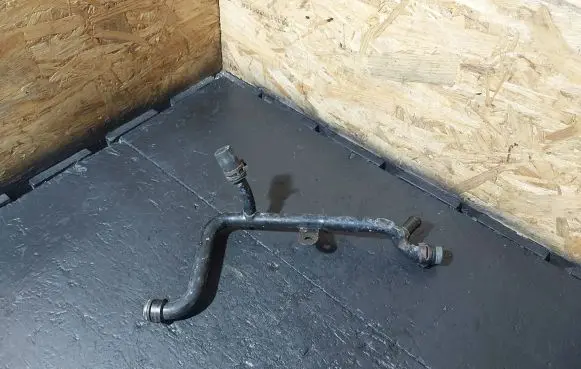 Volkswagen PASSAT B5.5 Engine coolant pipe/hose 06B121065AC