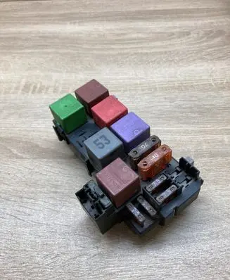 Renault Scenic I Fuse module 7700844682A