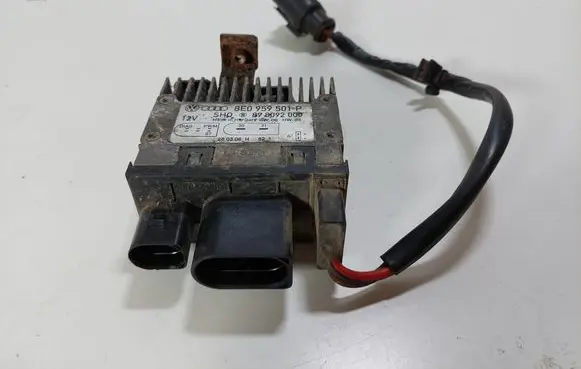 Audi A4 S4 B7 8E 8H Coolant fan relay 8E0959501P
