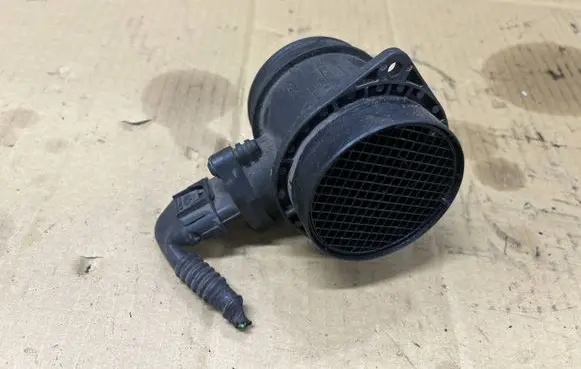Volvo V70 Mass air flow meter 0280218108
