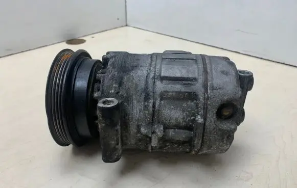 Volkswagen PASSAT B5.5 Air conditioning (A/C) compressor (pump) 8D0260808 GE4472208181