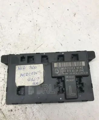 Mercedes-Benz C W203 Door control unit/module 2038700326