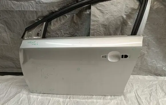 Volvo V40 Front door