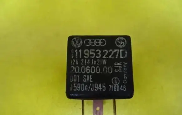 Volkswagen Golf III Other relay 111953227D 20060000