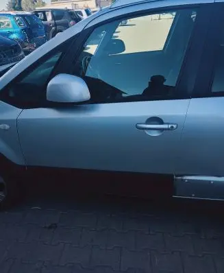 Fiat Sedici Front door
