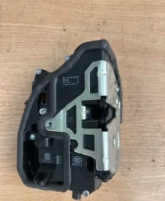 BMW 3 F30 F35 F31 Front door lock 7059974