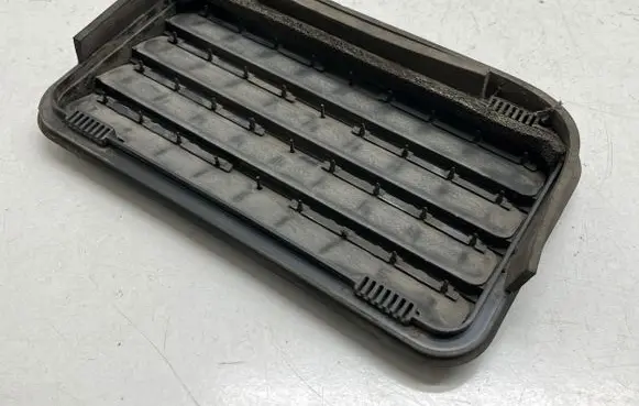 Nissan Navara D23 Quarter panel pressure vent 76804EB000