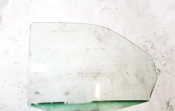 Mercedes-Benz Vito Viano W639 Front door window glass four-door