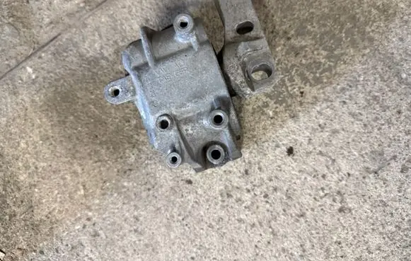Volkswagen Caddy Engine mount bracket 1K0199262CB