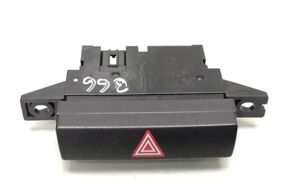 Honda CR-V Hazard light switch M47909 M47908 V160325a